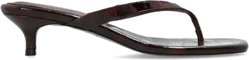 BLACK SUEDE STUDIO Kendal leren sandalen met krokodillen-reliëf Bruin