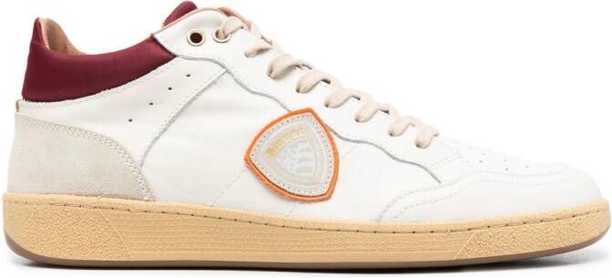 Blauer Sneakers met logopatch Wit