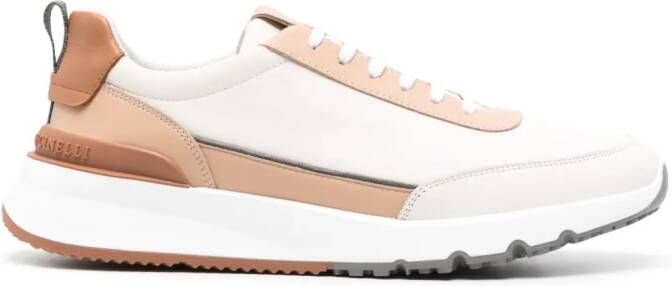 Brunello Cucinelli Leren sneakers met geborduurd logo Beige