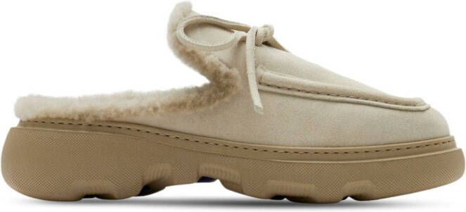 Burberry Suède muiltjes met logo bedel Beige