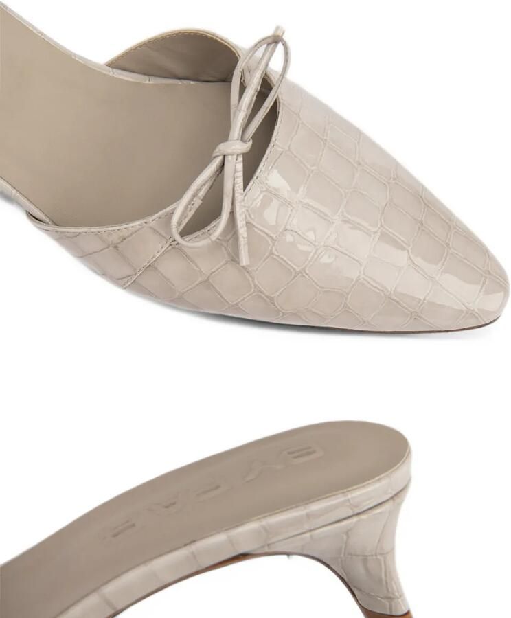 BY FAR Babybow crocodile-embossed mules Beige - Foto 3