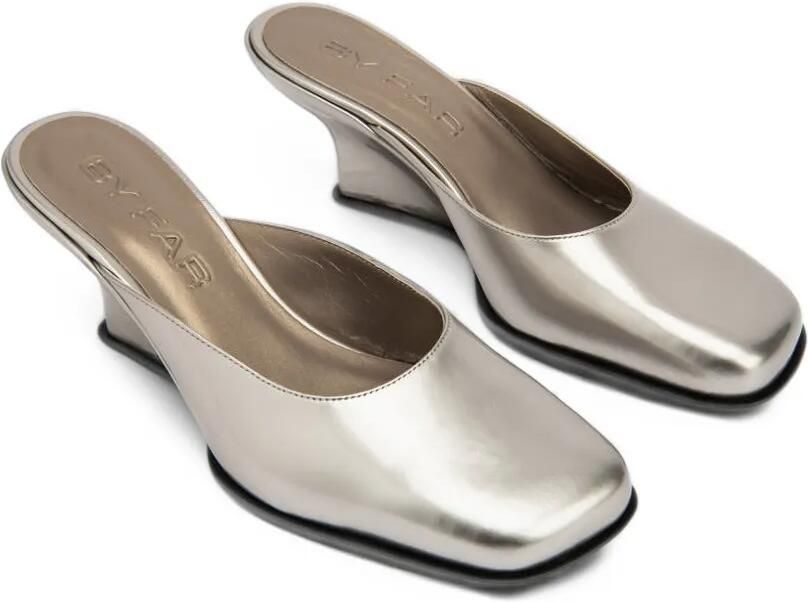 BY FAR Caroo sculpted-wedge mules Zilver - Foto 5