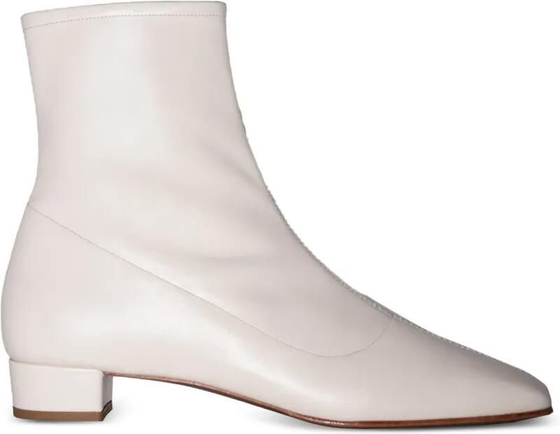 BY FAR Este leren enkellaarzen Beige