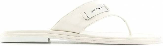 BY FAR Teenslippers met logoplakkaat Wit