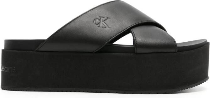 Calvin Klein Jeans Slippers met logo-reliëf Zwart