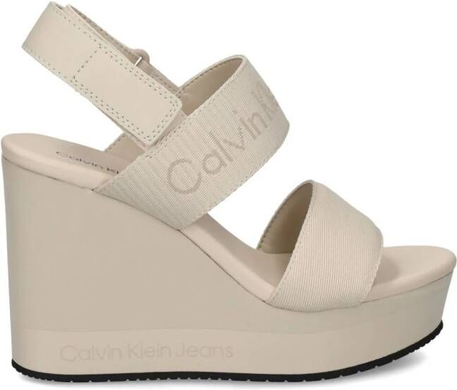 Calvin Klein Jeans 110 mm Sandalen met logobandje en sleehak Beige