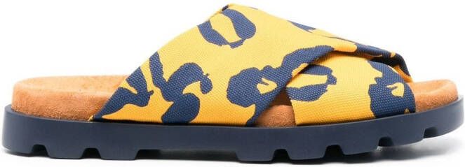 Camper Brutus sandalen met gekruiste bandjes Geel