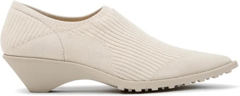 Camper x Issey Miyake Anna geribbelde loafers met puntige neus Beige