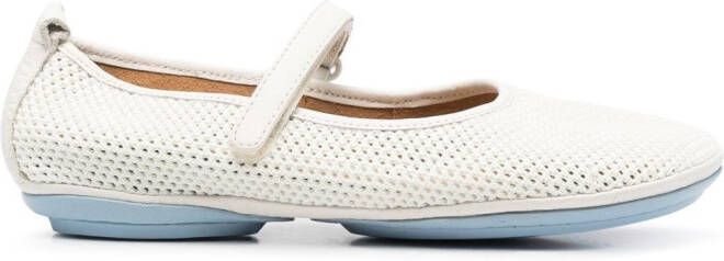 Camper Right Nina geperforeerde ballerina's Beige