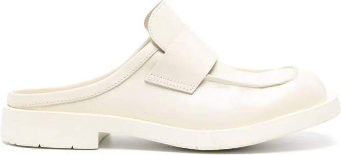 CamperLab Mil 1978 loafers met open hiel Beige
