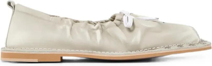 CamperLab osmal leren loafers verfraaid met studs Beige