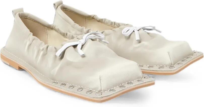 CamperLab osmal leren loafers verfraaid met studs Beige - Foto 3