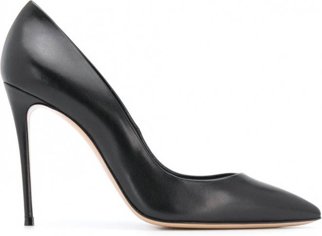 Casadei Pumps met puntige neus Zwart