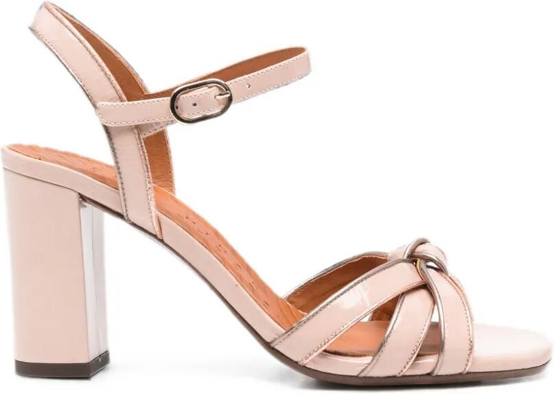 Chie Mihara Geknoopte lakleren sandalen Beige