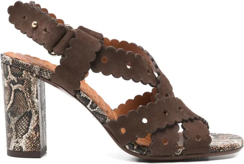Chie Mihara Gewelfde sandalen met slangen-effect Bruin