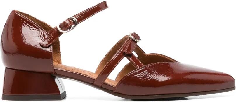 Chie Mihara Loafers met gespsluiting en puntige neus Bruin