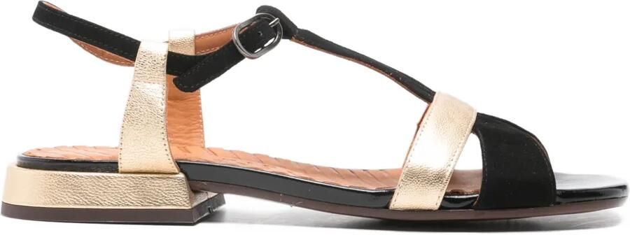 Chie Mihara Platte sandalen met T-bandje en metallic effect Zwart