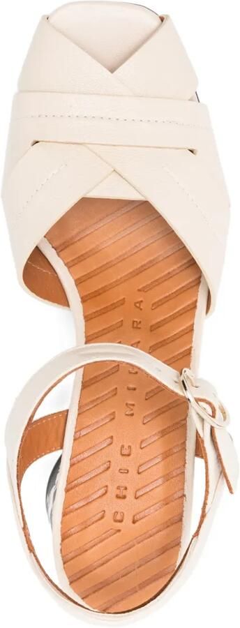 Chie Mihara Sandalen met gekruiste bandjes en blokhak Beige - Foto 4