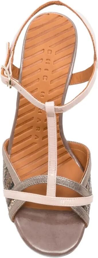 Chie Mihara Sandalen met slangen-effect hak en T-bandje Beige - Foto 4