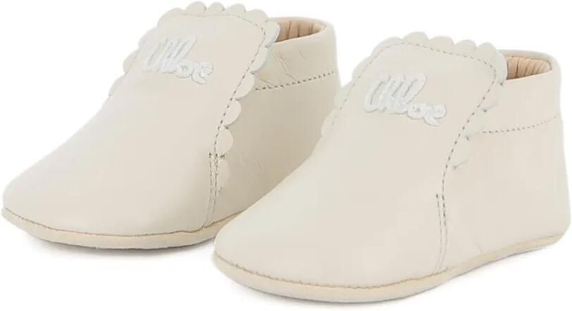 Chloé Kids Gewelfde slippers met geborduurd logo Beige