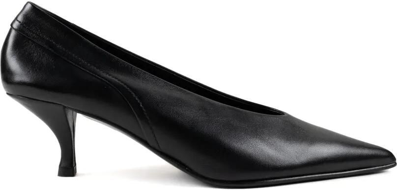 CHUCKIES pointed-toe leather pumps Zwart