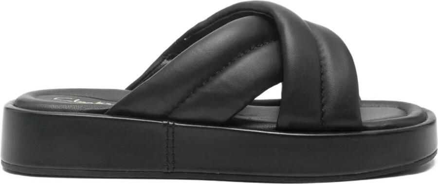 Clarks Alda 35 mm gewatteerde sandalen met kruisbandjes Zwart