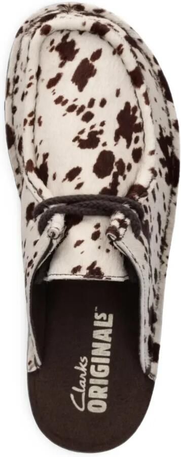 Clarks Originals Desert Nomad platte muiltjes met koeienprint Wit