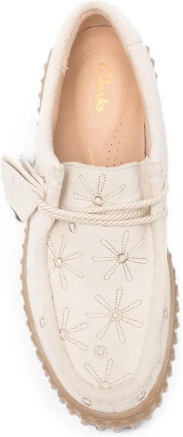 Clarks Torhill Bee loafers met plateauzool en borduurwerk Beige - Foto 4