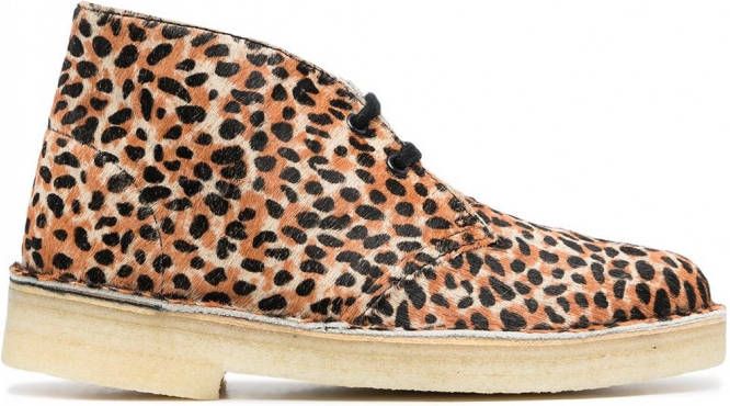 Clarks Originals Desert boots met luipaardprint Bruin