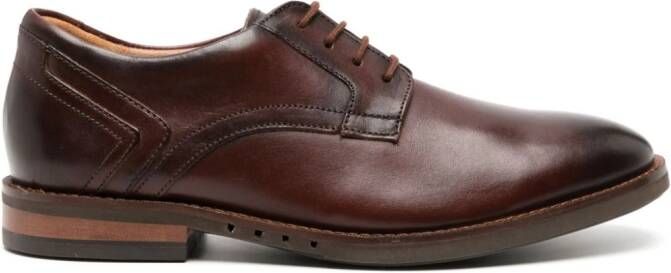 Clarks Un Hugh Lace leren Derby schoenen Bruin