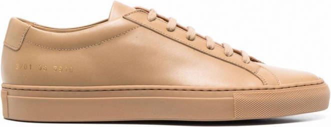 Common Projects Sneakers met gelakte afwerking Bruin