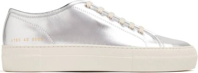 Common Projects Tournament Low metallic leren sneakers Zilver