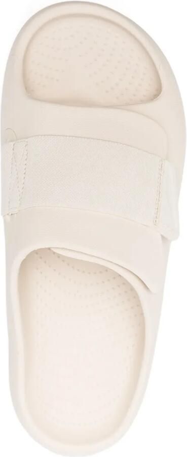Crocs Mellow Luxe slippers met bandje Beige - Foto 4