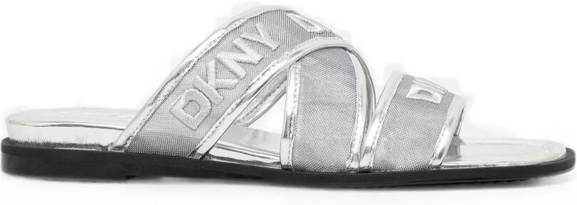 DKNY Cerelia slippers met gekruiste bandjes en geborduurd logo Zilver