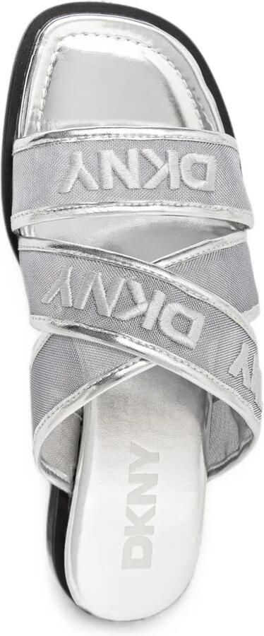 DKNY Cerelia slippers met gekruiste bandjes en geborduurd logo Zilver - Foto 3