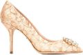 Dolce & Gabbana Rainbow Lace pumps met broche Beige - Beige