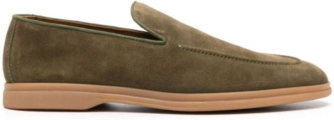 Doucal's almond-toe suede loafers Groen