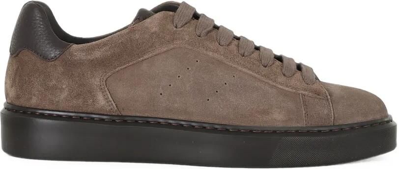 Doucal's Low-top sneakers met suède finish Bruin