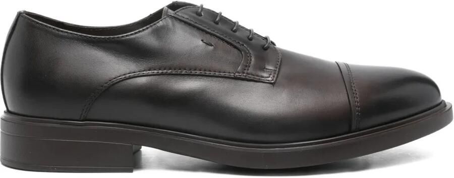 Doucal's Veterschoenen met bewerkte neus Bruin
