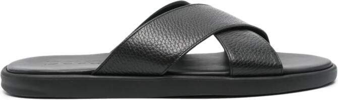 Doucal's open-toe leather slides Zwart