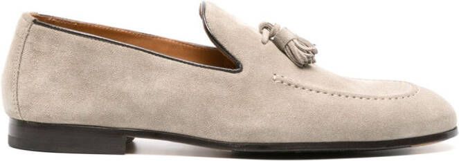 Doucal's Suède loafers met kwastje Beige