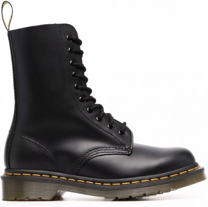 Dr. Martens 1490 combat boots met veters Zwart