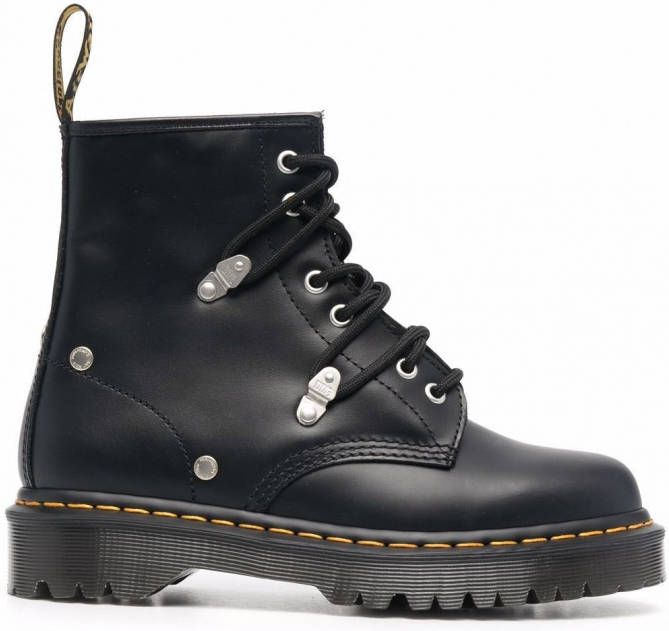 Dr. Martens Bex veterlaarzen met studs Zwart