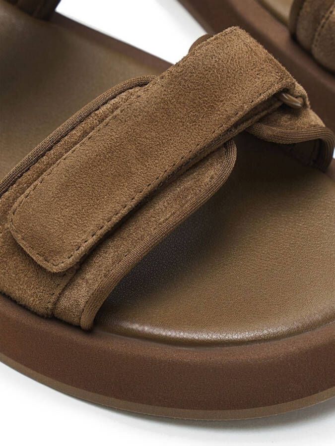 12 STOREEZ Suède sandalen met dubbele bandjes Bruin