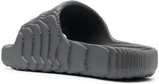 adidas Adilette slippers met textuur Grijs