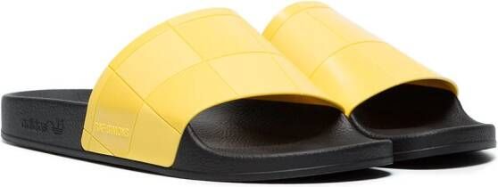 adidas adilette schaakbord slippers Geel