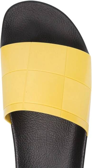 adidas adilette schaakbord slippers Geel