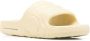 Adidas Adilette slippers met textuur Beige - Thumbnail 2