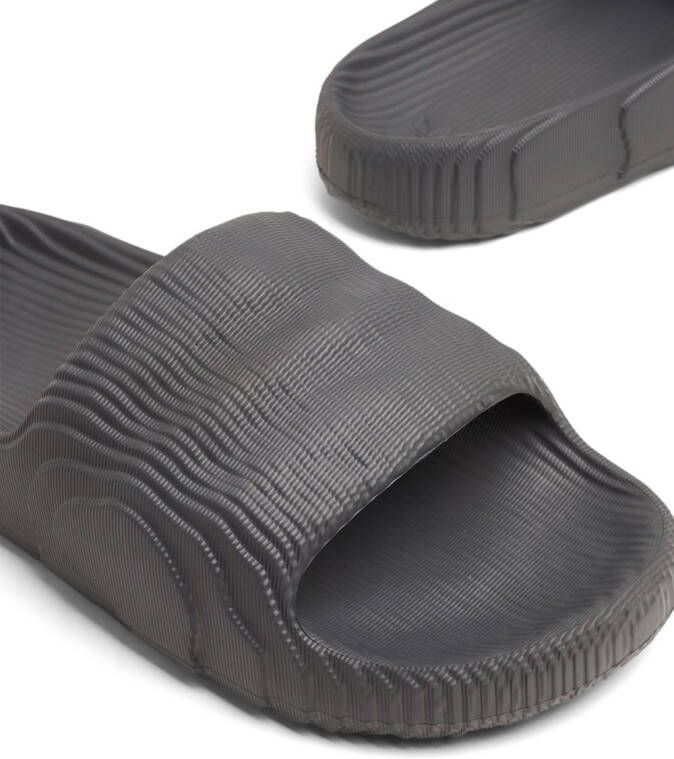 adidas Adilette slippers met textuur Grijs