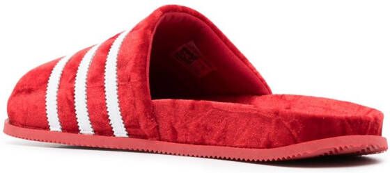 adidas Adimule fluwelen slippers Rood